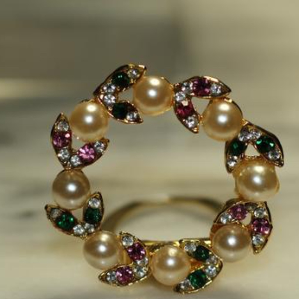 Multi Color Gold Pearl Reef Scarf Holder Clip